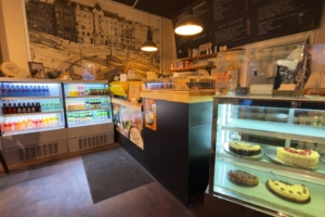 04-kaffebar-noerrebro-disk-og-kagemontre