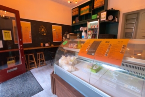 04-thai-takeaway-indgang-og-koelemontre