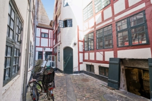 6122728