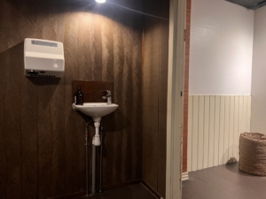 8DA203CD-E11E-42B5-A215-01CACB46491E_1_105_c