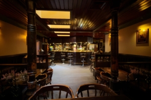 ruder-konge-bodega-roskilde-08-udsyn-mod-bar